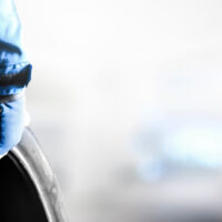 Rehvitehnik soodsaid rehve Tallinas vahetamas