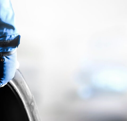 Rehvitehnik soodsaid rehve Tallinas vahetamas