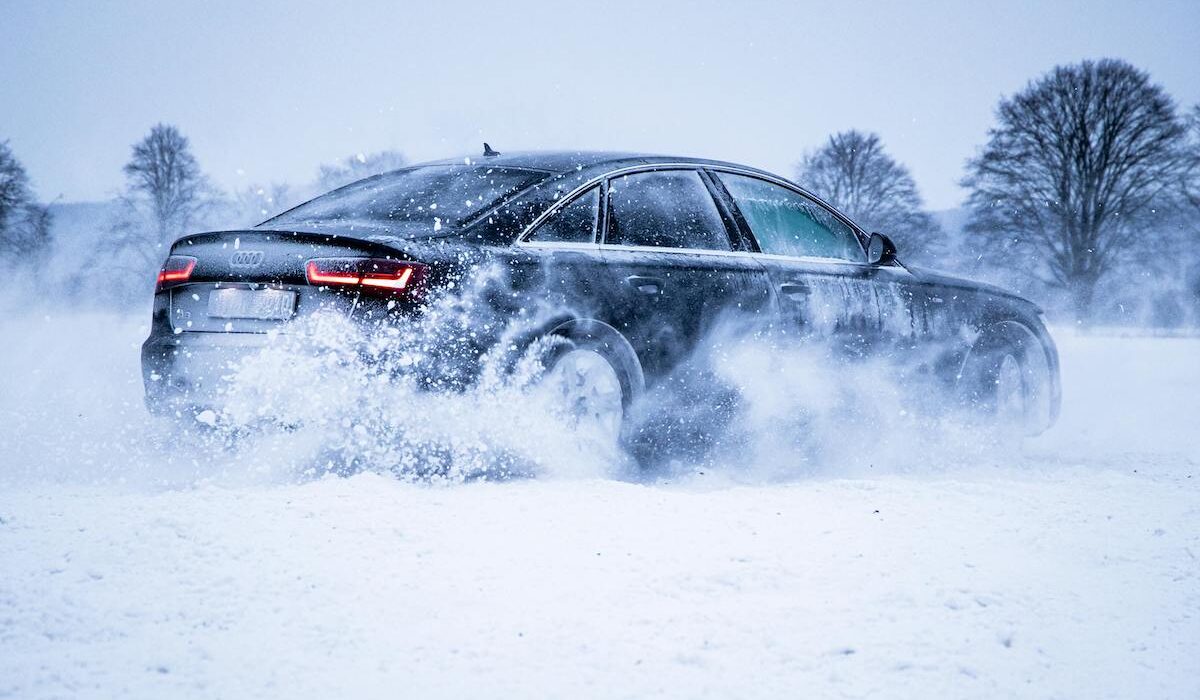 Talverehvid ja rehvivahetus - Audi lumel