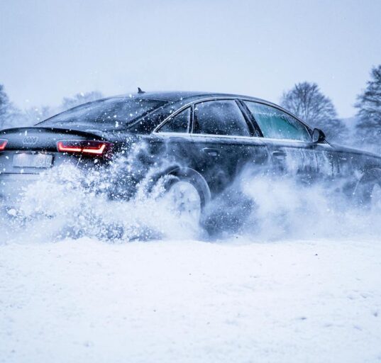 Talverehvid ja rehvivahetus - Audi lumel